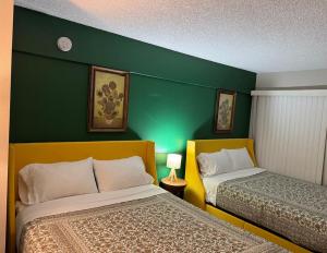 Beverly Hills Charm Rodeo Cedar