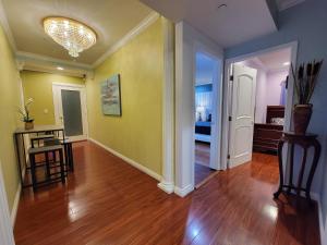 3 bedroom guest suite first floor unit with nice patio area right next to the MrC Hotel 10 minutes from Rodeo Drive Washer Dryer WIFI and more