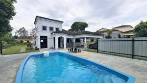 Lunar Villa A'Famosa Resort by Holiday Pool Villa - Kampong Dalong