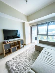 Luxury 2BR Corner near Solaire & Okada II Sunset