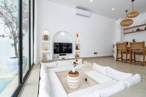 Villa Tropical Nomad - 2BR Luxury Pool Villa with Rooftop in Canggu