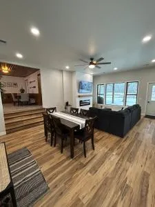 Waterfront home - 35 mins from Lambeau Field - Gresham