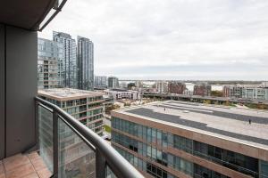 Downtown Toronto Oasis Sleeps 6