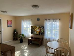 Charming 3 Bedroom 2 Bathroom and a lanai