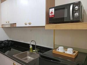 Homefort Twin Bed Suite - Red Residences Makati 2202