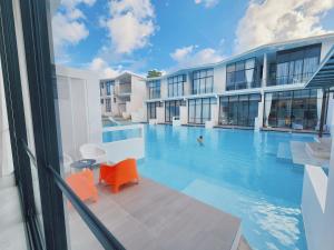 Pool Access Luxury Townhouse