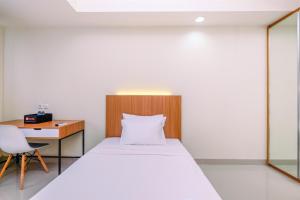 Comfy Studio at Evenciio Margonda Apartment By Travelio