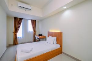 Comfy Studio at Evenciio Margonda Apartment By Travelio