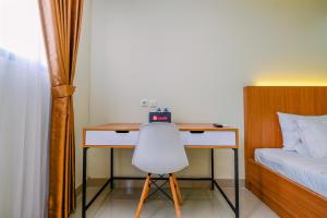 Comfy Studio at Evenciio Margonda Apartment By Travelio