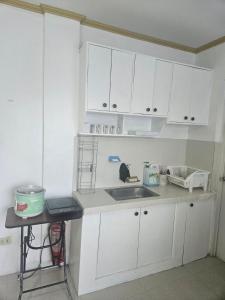 Mels Place Batangas City Unit 4 Sta Rita 2 Bedroom House w Free Parking, Google TV WIFI 4 Guests