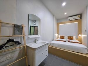 Peace Factory Hostel