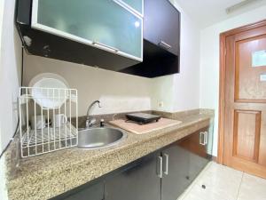 Minimalist Spacious Studio Room at Apartment Galeri Ciumbuleuit 1 By Travelio