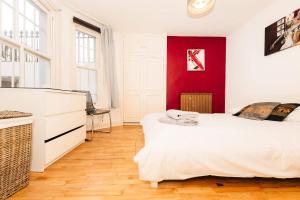 2 Bed Portobello Rd - moments from Tube!