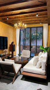 Palazzo Luxury Villa 950m2, 7 bedrooms, Pickleball court, swimming pool