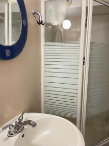 Cozy Guest Rooms Near UBC, Downtown and Beaches