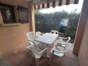 Confortable T2 Bis aux Issambres avec terrasse et accès piscine et tennis - FR-1-768-109