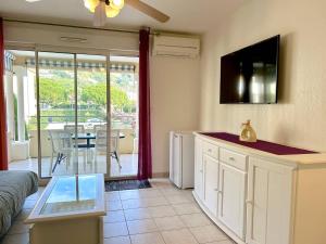 Appartement climatisé 2 pièces avec terrasse et parking au Lavandou - FR-1-251-854