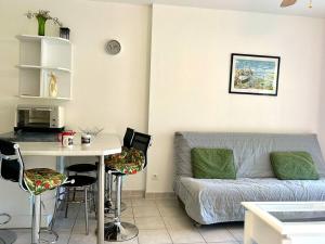 Appartement climatisé 2 pièces avec terrasse et parking au Lavandou - FR-1-251-854