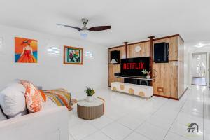 Quiet 5 bedrooms House located Springfield lake