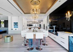 Luxury 4000 sqft Penthouse at Palms Place 56 Floor