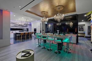 Luxury 4000 sqft Penthouse at Palms Place 56 Floor