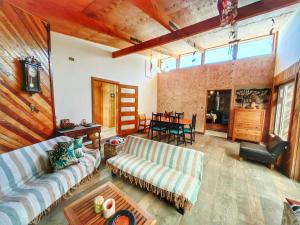 Casa Mila central y a pasos de playa grande