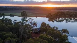 Caves Road Vineyard Retreat - Wilyabrup