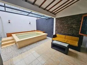 Villa Bandung Lembang Jacuzi warm water & billiard - Genteng