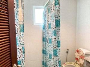 Baan Ratsada 3 bedrooms house with kitchen & high speed internet