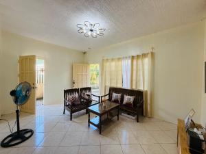 AisG Homestay Tres -Fully Furnished Shared Homestay FREE NETFLIX-3mins to Airport