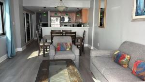 Hosteeva 17th Floor Palms Resort Penthouse Oceanfront w Balcony