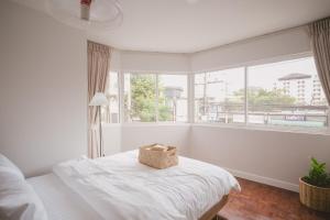 3 Bedrooms 2 showers 1 toilet on nimman