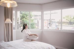 3 Bedrooms 2 showers 1 toilet on nimman