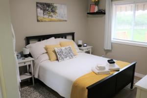 Family Friendly 3 Bedroom Unit - Close to Downtown Kingston! - 3hvězdičkové hotely ve městě Kingston