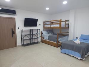 Danna Suite 1 Familiar