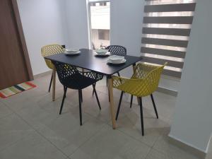 Danna Suite 1 Familiar