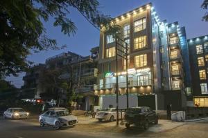 Hotel The Emporio Grand 5 Mints walking from Vaishali Metro Station