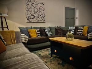 Sleeps10-Parking-Garden-HotTub-PetFriendly