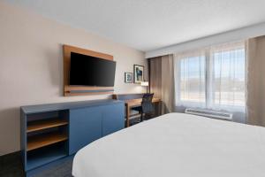 Country Inn & Suites by Radisson, Near The National Sports Center, Coon Rapids, MN