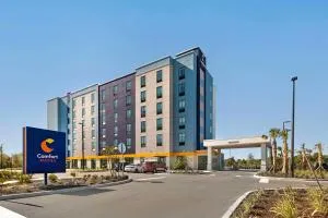 Comfort Suites Titusville near Kennedy Space Center - Mims