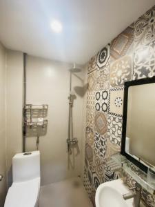 Phòng Giường Đôi Có Phòng Tắm Riêng (Double Room with Private Bathroom)