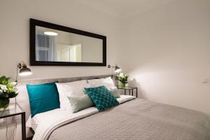 Old Riga Penthouse with a Sky view