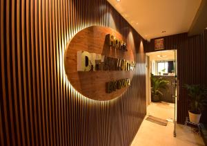 Hotel Aura Near Kokilaben Dhirubhai Ambani Hospital Mumbai