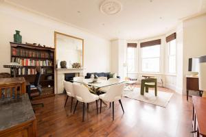 Light-filled 2-Bedroom Chelsea Apartment