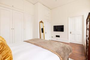 Light-filled 2-Bedroom Chelsea Apartment