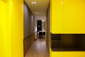 Imperial Visar Apartment Yellow