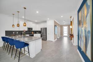 Modern 9 Bedroom Oasis for Large Groups 6272