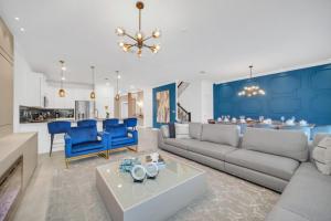 Modern 9 Bedroom Oasis for Large Groups 6272