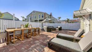 Charming Condo with City Views 5857