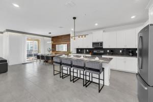 Chic Villa with 6 Bedrooms and Game Room 6300